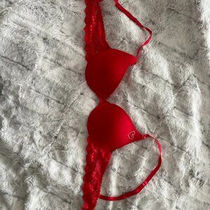 Candie's Underwire Smooth Bra with lace edge and sparkly heart.